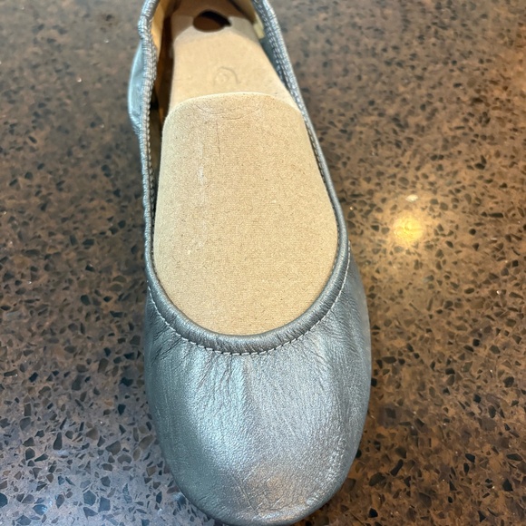 Tieks - Metallic Pewter Size 8 - Picture 8 of 9